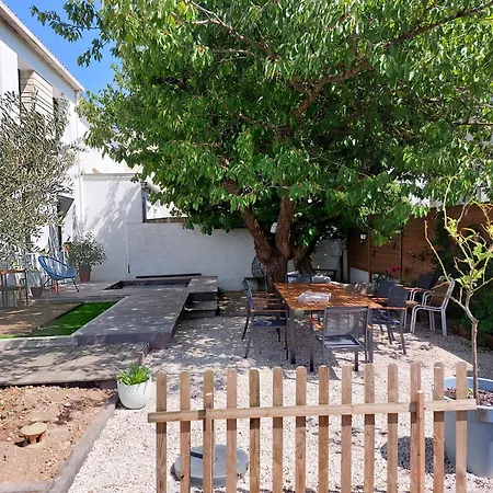Hébergement de vacances Maison Familiale Avec Jacuzzi Et Piscine