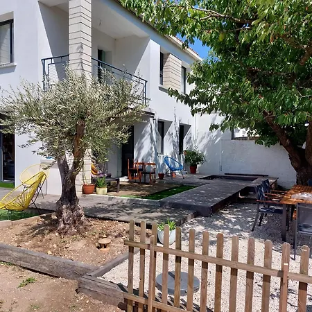 Hébergement de vacances Maison Familiale Avec Jacuzzi Et Piscine