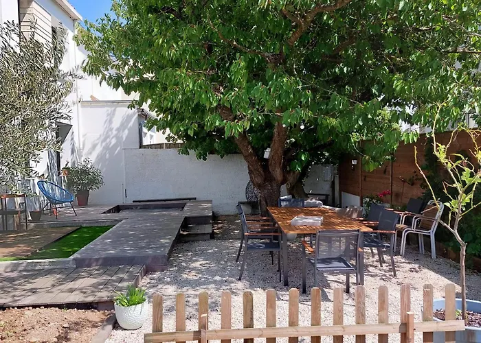 Holiday home Maison Familiale Avec Jacuzzi Et Piscine